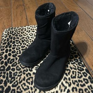 Makalu  Ankle Boots 😀.       Size 8.5